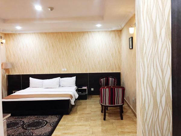 A la foto es mostra l'objecte Fawzy Hotel situat a la ciutat de Ibadan.
