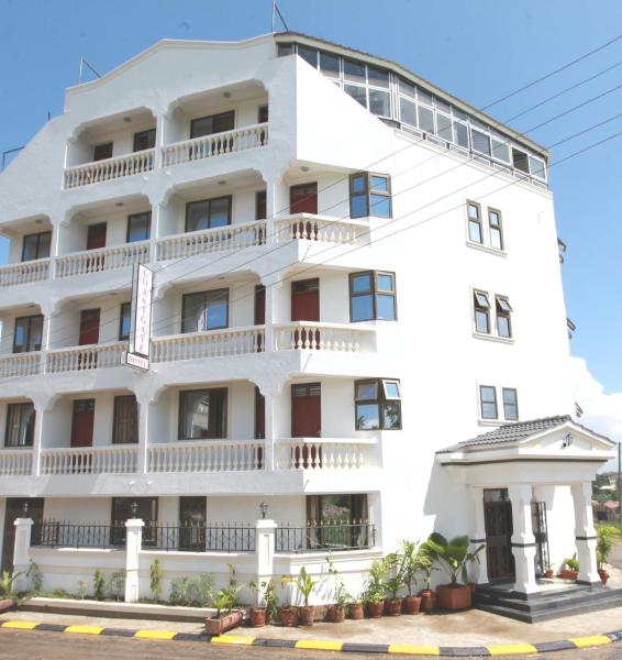 写真にはKwa Jomvu市にあるCoastgate Hotelが写っています。