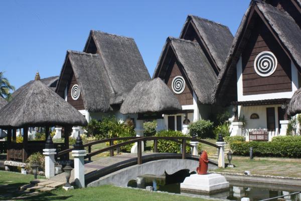 A la foto es mostra l'objecte Playa Tropical Resort Hotel situat a la ciutat de Badoc.