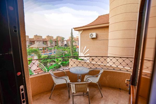 照片显示了位于Taif市的Meral Oasis Hotel Villas物件。