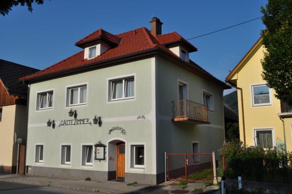 A la foto es mostra l'objecte Gästehaus Geigenbauer situat a la ciutat de Atzeldorf.