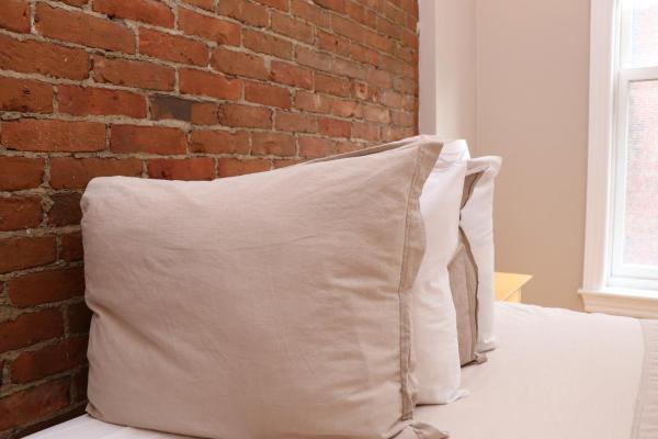 Foto 3: Charming Studio in Boston Brownstone, #6
