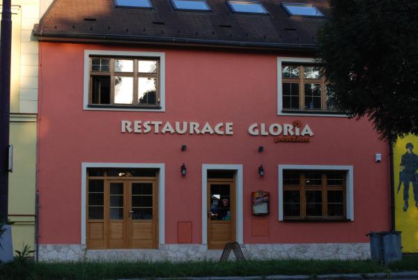 Na fotografii je vidět objekt Gloria nacházející se ve městě Tovéř.