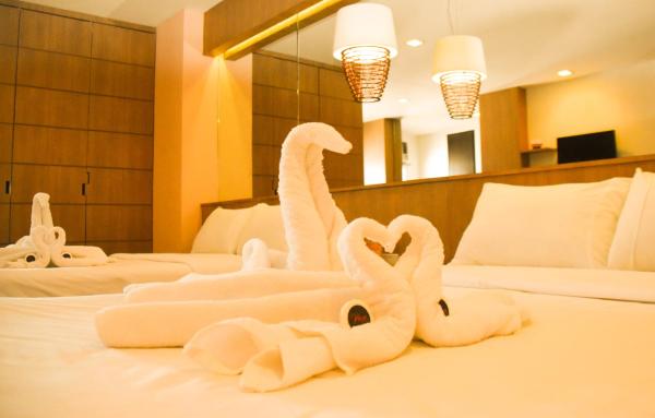 A la foto es mostra l'objecte Tacloban Plaza Hotel situat a la ciutat de Basey.