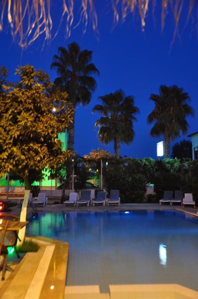 A la foto es mostra l'objecte Tuncer Garden Hotel situat a la ciutat de Kemer.