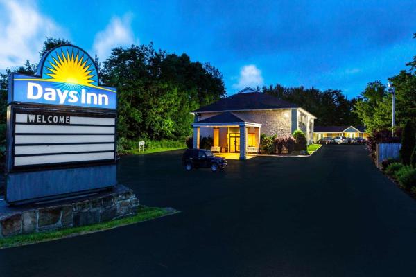 På billedet ses objektet Days Inn by Wyndham Donegal beliggende i byen Acme.
