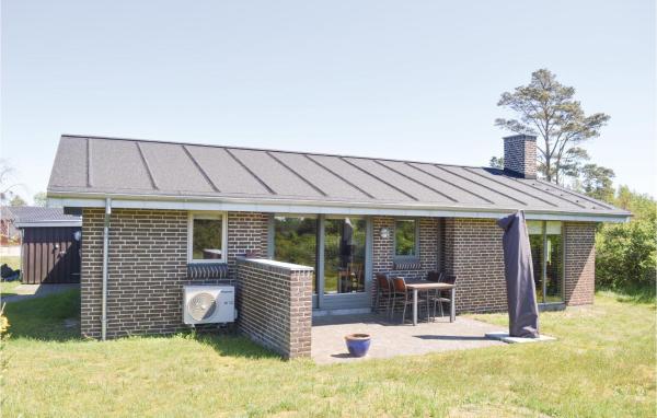 På billedet ses objektet Three-Bedroom Holiday Home In Saby beliggende i byen Sæby.