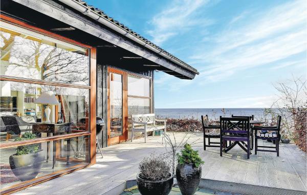 Στη φωτογραφία φαίνεται το αντικείμενο Three-Bedroom Holiday Home Bjert With Sea View 08 που βρίσκεται στην πόλη Sønder Stenderup.