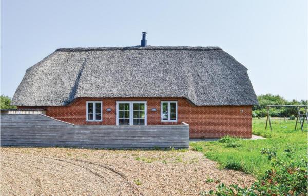 På billedet ses objektet Four-Bedroom Holiday Home In Ulfborg beliggende i byen Øhuse.