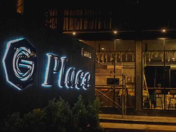 A la foto es mostra l'objecte G Place situat a la ciutat de Sai Yok.