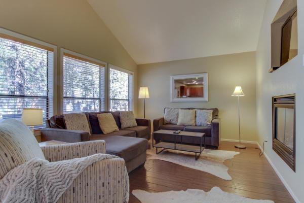 La photo montre l'objet Holiday Home Timber situé dans la ville de Sunriver.