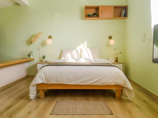 The photo shows the Rio desert view apartment located in the city of Arad.