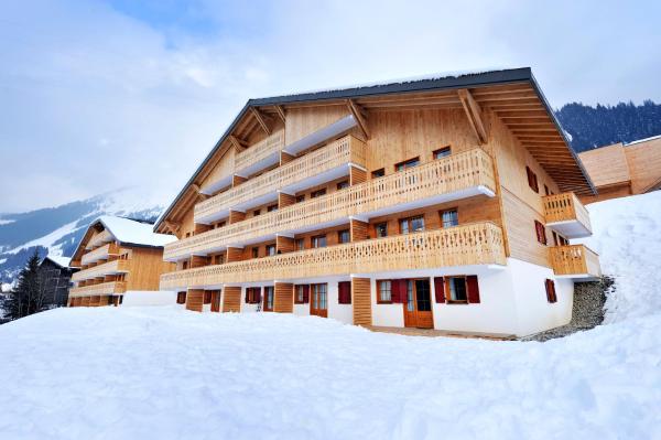 The photo shows the Résidence Néméa Le Grand Lodge located in the city of Châtel.