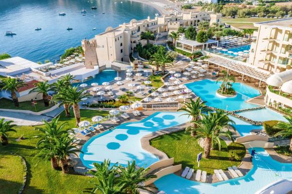 На фото показан объект Lindos Royal Resort, расположенный в городе Линдос.
