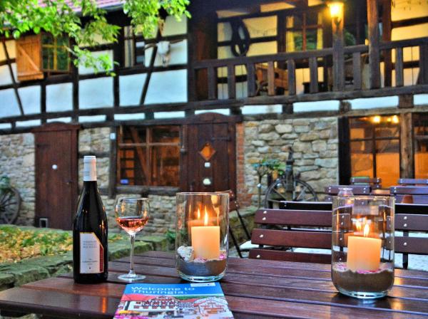 På billedet ses objektet Hotel & Café Mohrenbrunnen beliggende i byen Nöben.