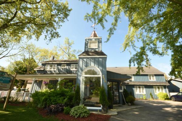 A la foto es mostra l'objecte Windspire Inn situat a la ciutat de Port Elgin.