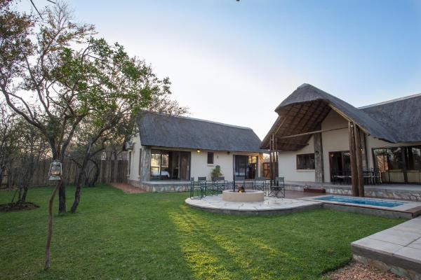 A la foto es mostra l'objecte Igugu Lodge situat a la ciutat de Hoedspruit.