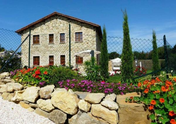 Na zdjęciu widoczny jest obiekt B&B Monticelli położony w mieście Gubbio.
