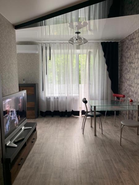 Na fotografii je vidět objekt Пр.Поля 104 Апартаменты nacházející se ve městě Dněpropetrovsk.