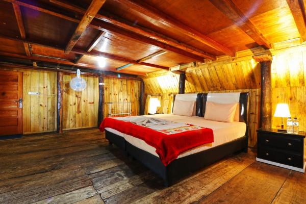 Na fotografii je vidět objekt Tuk Tuk Timbul Bungalows nacházející se ve městě Tuk Tuk.