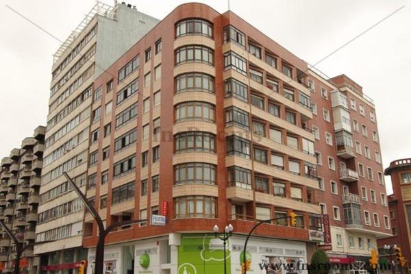 Na fotografii je vidět objekt Hostal Campoamor nacházející se ve městě Gijón.