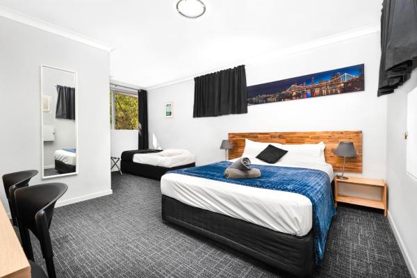 The photo shows the Bald Hills Motel located in the city of Albany Creek.