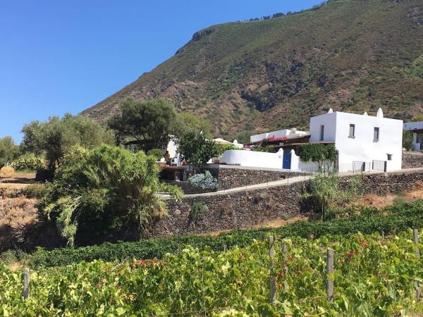 A la foto es mostra l'objecte Casa Isabella situat a la ciutat de Malfa.