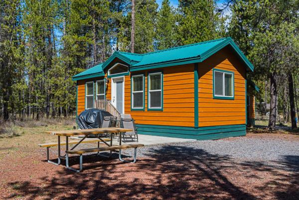 A la foto es mostra l'objecte Bend-Sunriver Camping Resort Cottage 1 situat a la ciutat de Three Rivers.