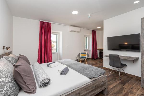 På billedet ses objektet Apinelo Port Rooms beliggende i byen Split.