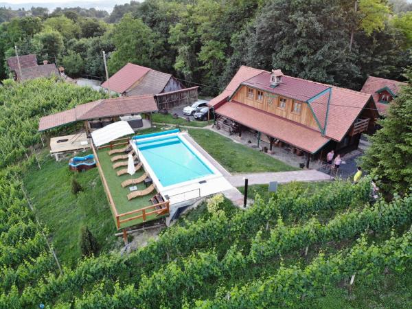 Nella foto è visibile l'oggetto Lodge Green paradise situato nella città di Radakovo.