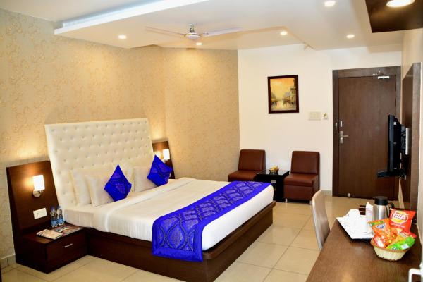 På billedet ses objektet Hotel Surya International beliggende i byen Lucknow.