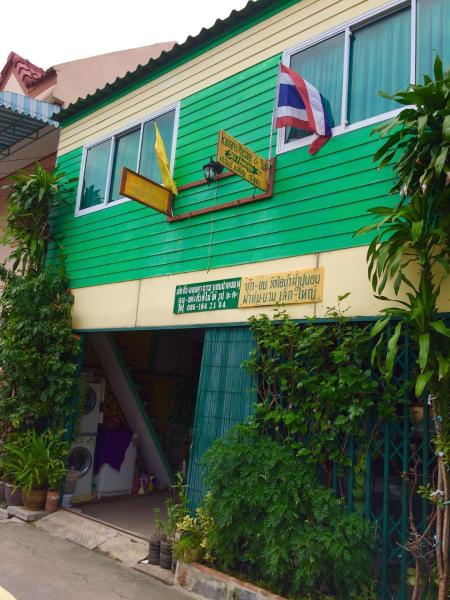 Na zdjęciu widoczny jest obiekt PEE HOMESTAY LOPBURI położony w mieście Ban Khok Krathin.