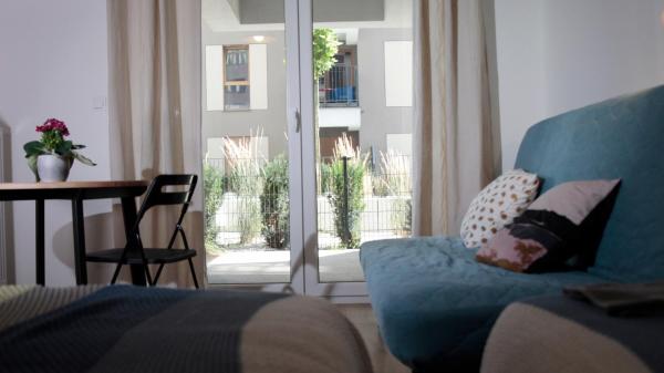 The photo shows the Pit Stop Apartamenty Gąsiorowskich located in the city of Poznań.