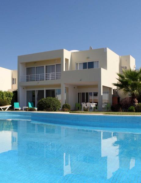 Na fotografii je vidět objekt Villas Oceano nacházející se ve městě Albufeira.