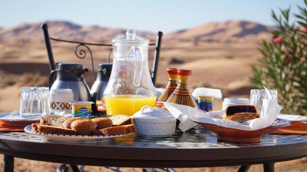 En la foto se muestra el objeto Sleeping in a Luxury tent in Merzouga desert ubicado en la ciudad de Merdani.