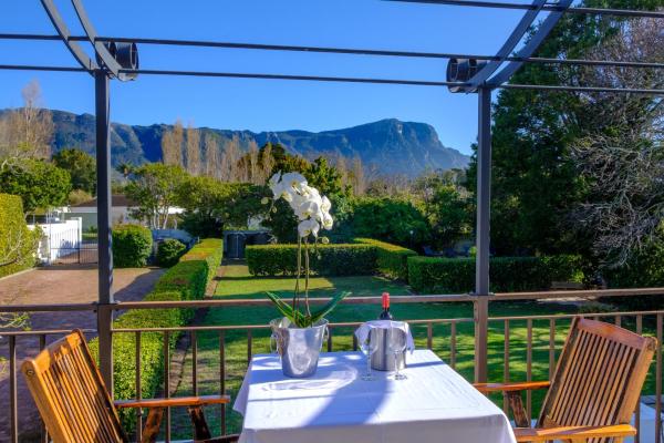 Na foto é possível ver o objeto Constantia White Lodge Guest House localizado na cidade de Constantia.