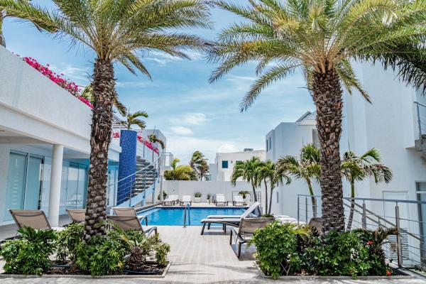 Na fotografii je vidět objekt Ocean Z Boutique Hotel nacházející se ve městě Palm-Eagle Beach.