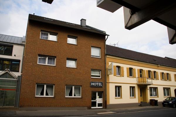 Na fotografii je vidět objekt Hotel zum Schwan Weilerswist nacházející se ve městě Weilerswist.