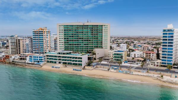 A la foto es mostra l'objecte Hotel Colon Salinas situat a la ciutat de Salinas.