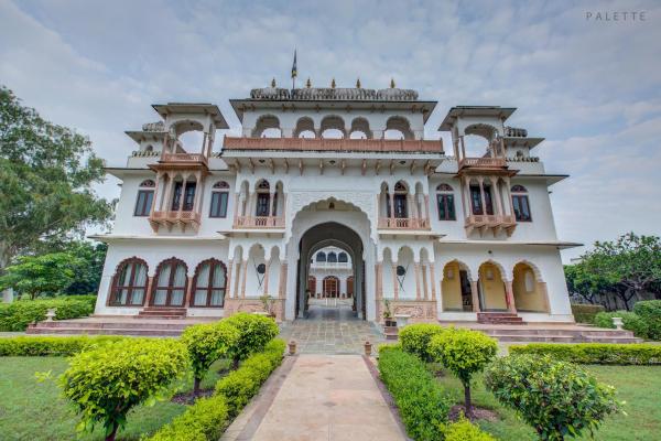 A la foto es mostra l'objecte Talabgaon Castle Heritage Resort situat a la ciutat de Luhāra.