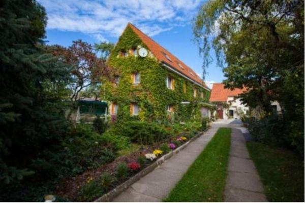 På billedet ses objektet Pension-Kleint-Wohnung-1 beliggende i byen Radebeul.