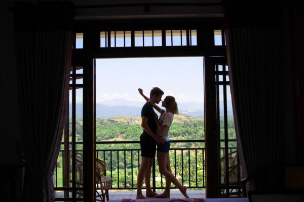 The photo shows the Serenity Hill Oasis located in the city of Kandy.