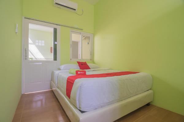 A la foto es mostra l'objecte RedDoorz Syariah near Museum Wisma Karya Subang situat a la ciutat de Gunungtua.