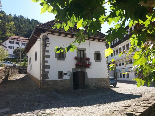 A la foto es mostra l'objecte Casa Graciano II situat a la ciutat de Esparza.