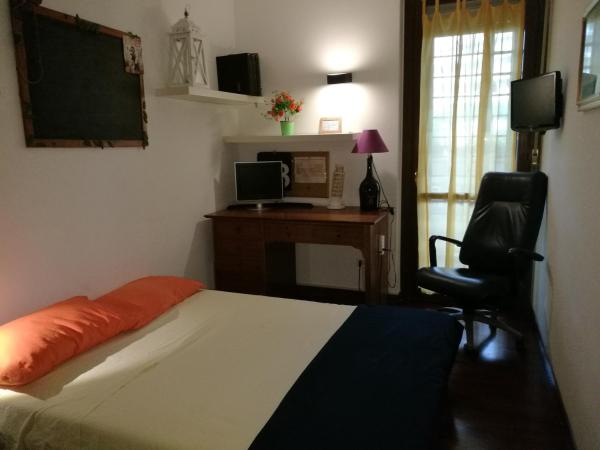 The photo shows the ROMA METRO JONIO Double ROOM with BATHROOM located in the city of Rome.