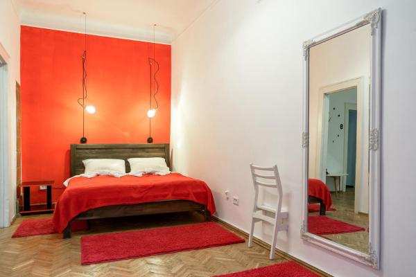 Foto 2: Red & Yellow Apartment