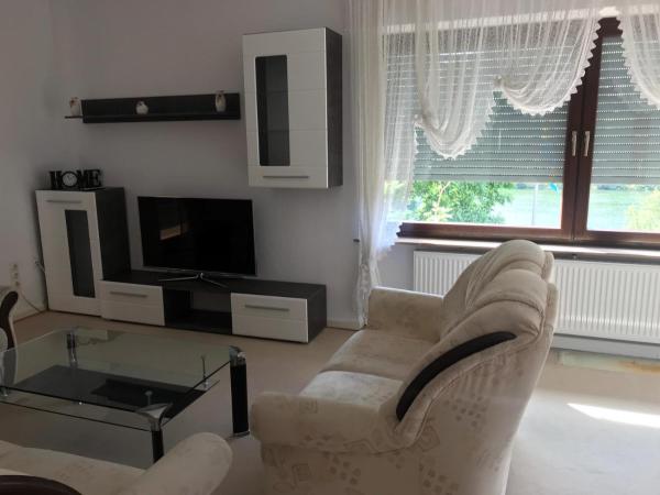 Nella foto è visibile l'oggetto Ferienwohnung Niederfell - An der Mosel situato nella città di Lehmen.