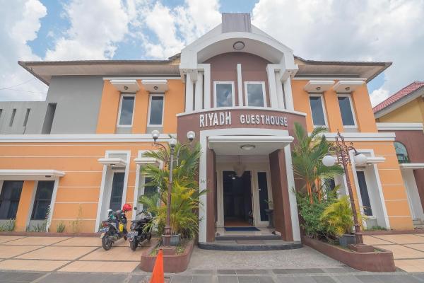Nella foto è visibile l'oggetto RedDoorz Plus Syariah at Banjarbaru 2 situato nella città di Martapura.