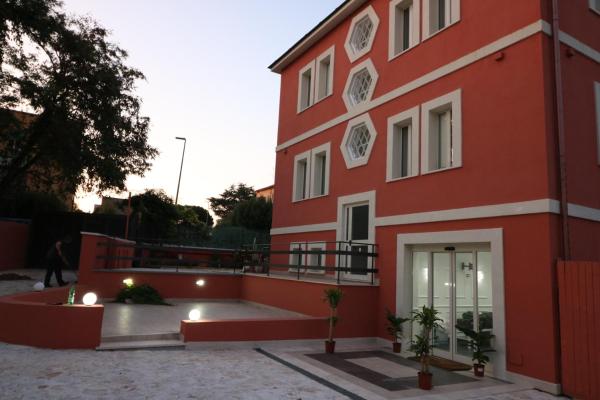 The photo shows the Palace Rome located in the city of Rome.