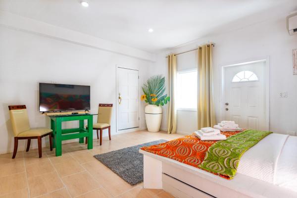 Фотография 4: Studio 7 - Oceanfront Apartment